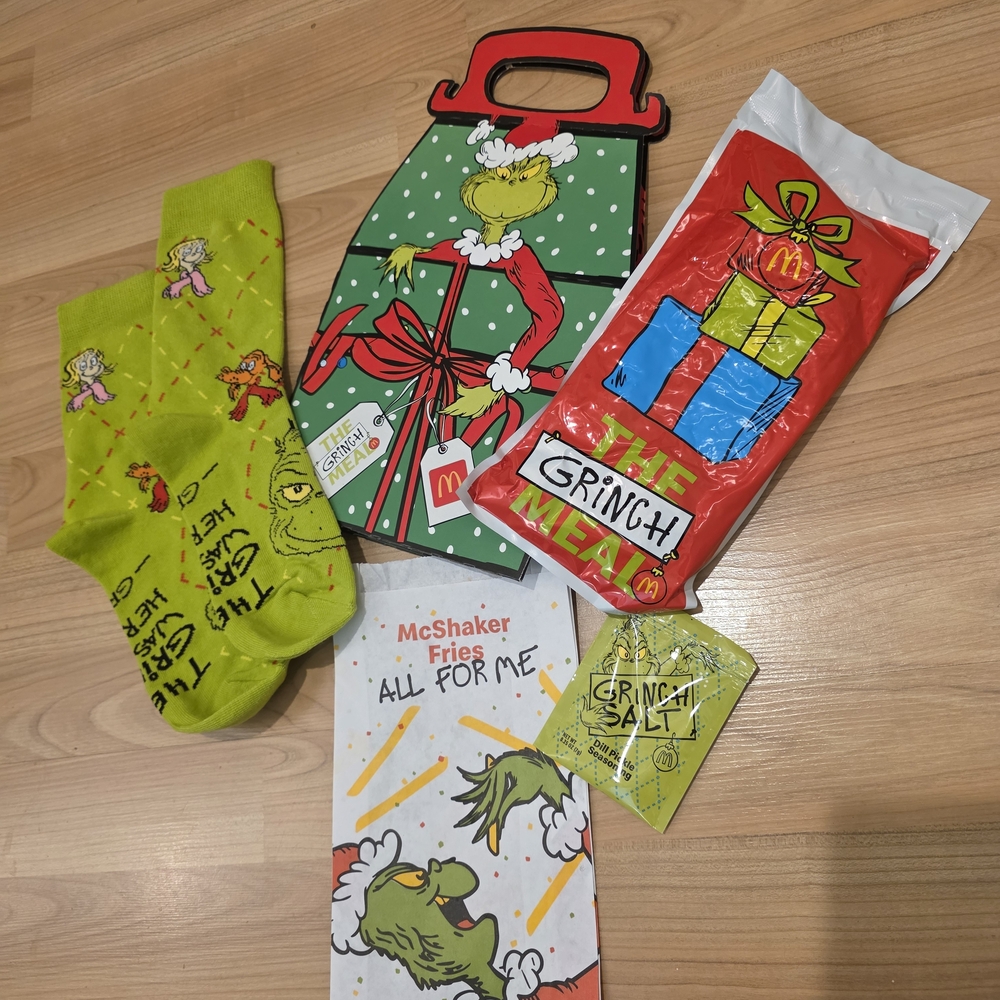Grinch Themed Gift Set with Socks and Bag